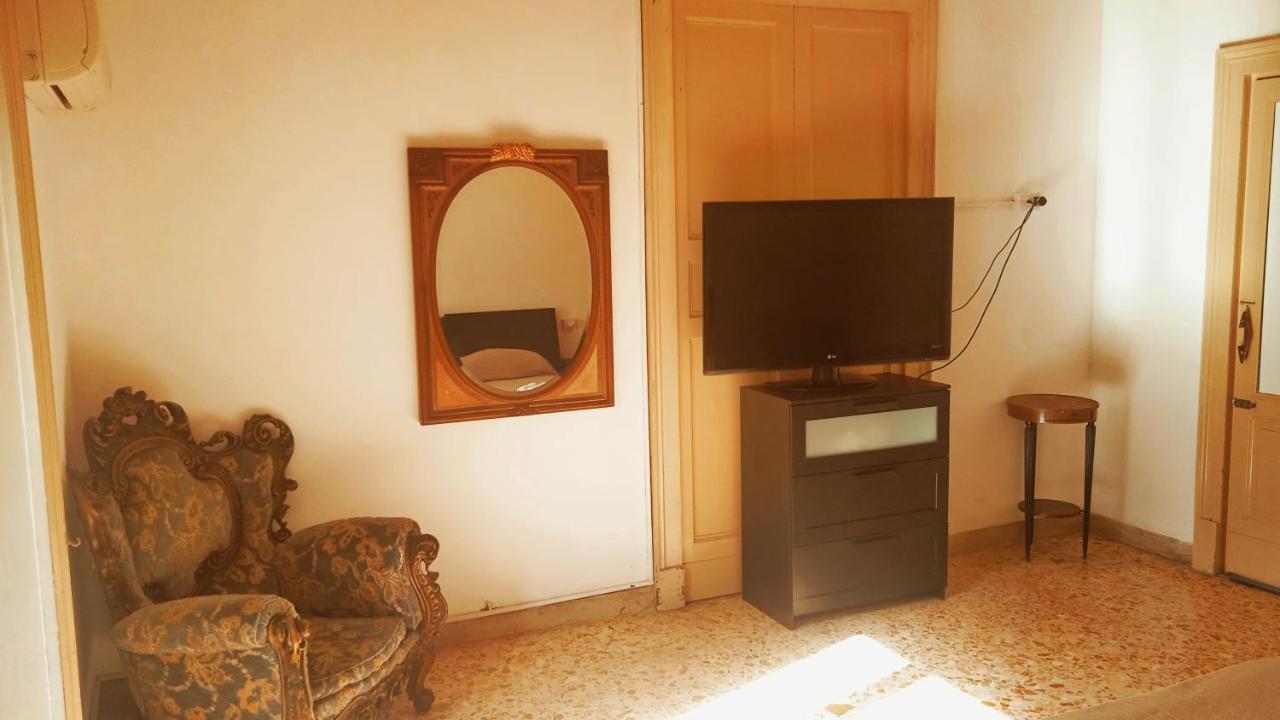 카타니아 Bed And Books Isabella B&B 외부 사진